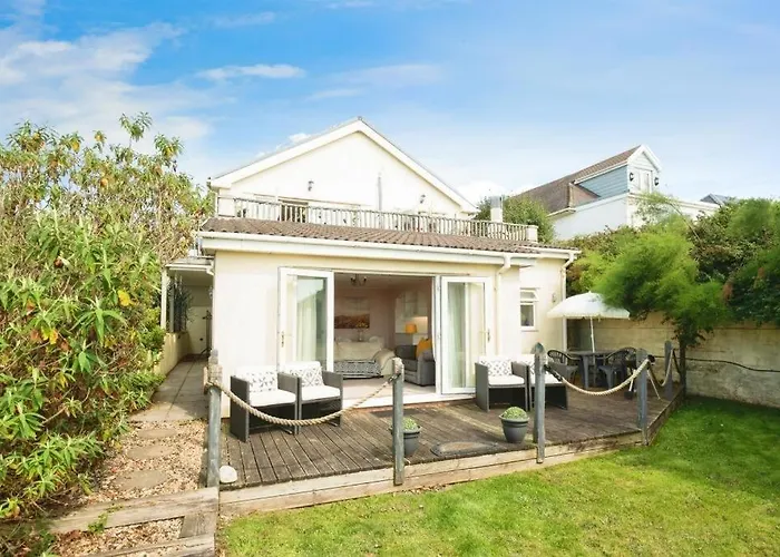 Stylish Apartment - 2 Min Walk From Ogmore By Sea Beach With Private Garden, Sea Views & Stunning Sunsets, Dog Friendly