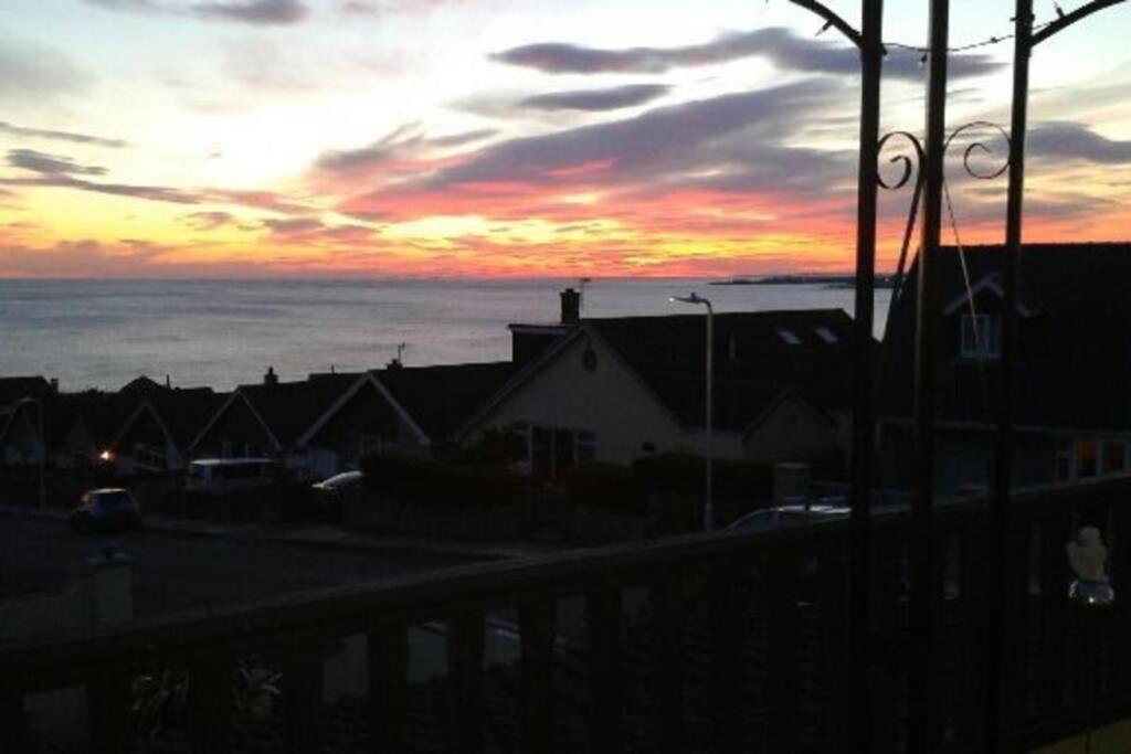 Seaside Retreat: Stylish With Garden And Ocean Views Apartment Tythegston