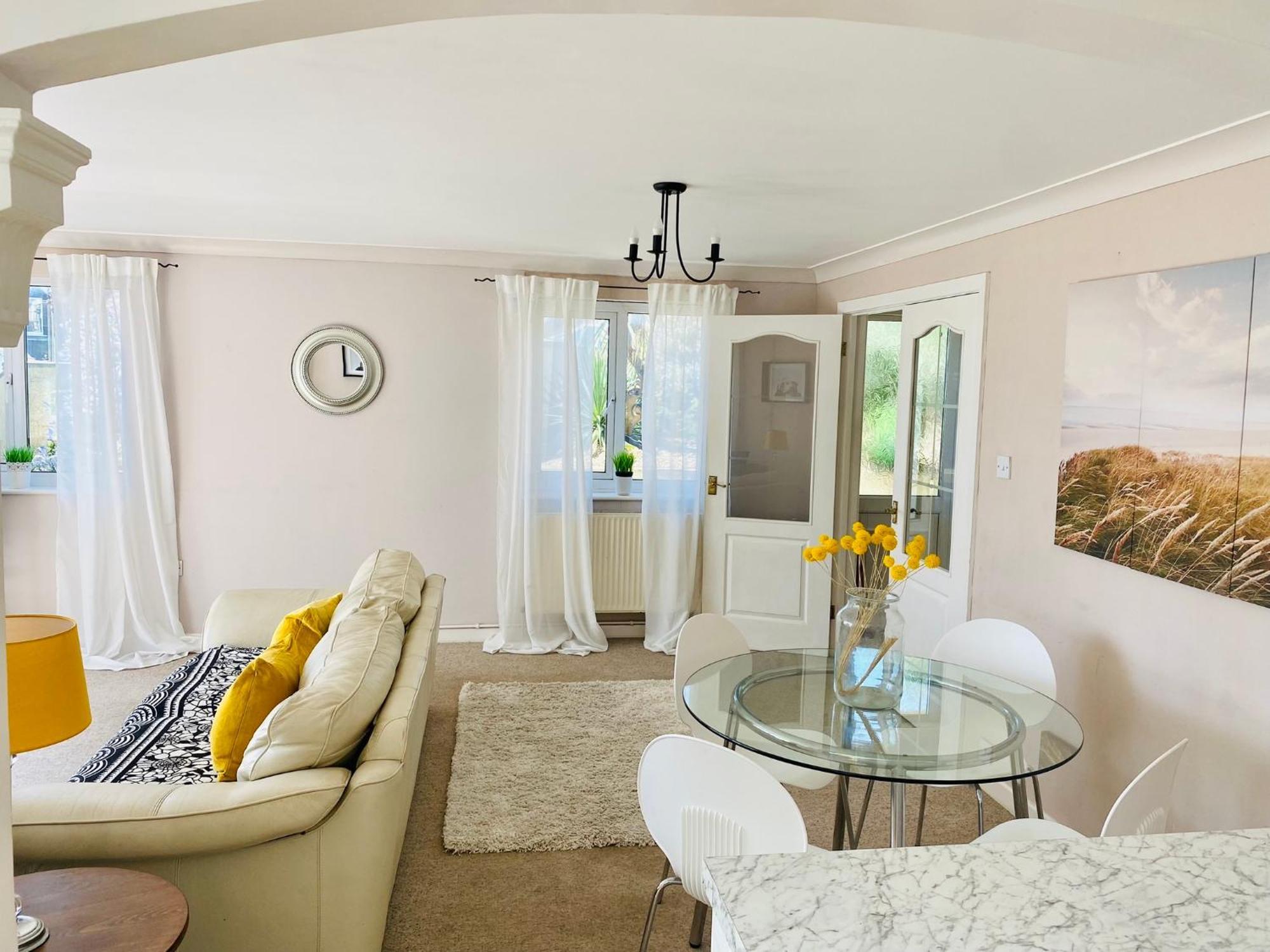 Apartment Seaside Retreat: Stylish With Garden And Ocean Views Tythegston