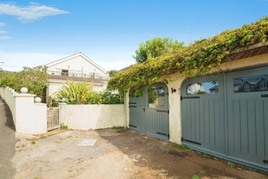 Apartment Seaside Retreat: Stylish With Garden And Ocean Views Tythegston
